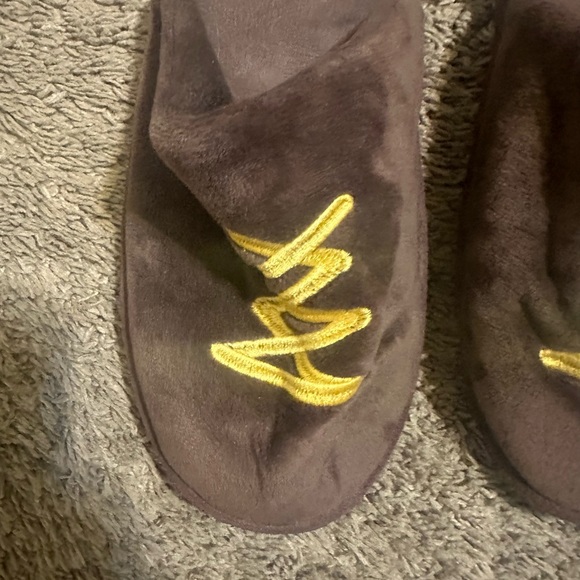 Travis Scott x McDonald’s Cj house house slippers size XL